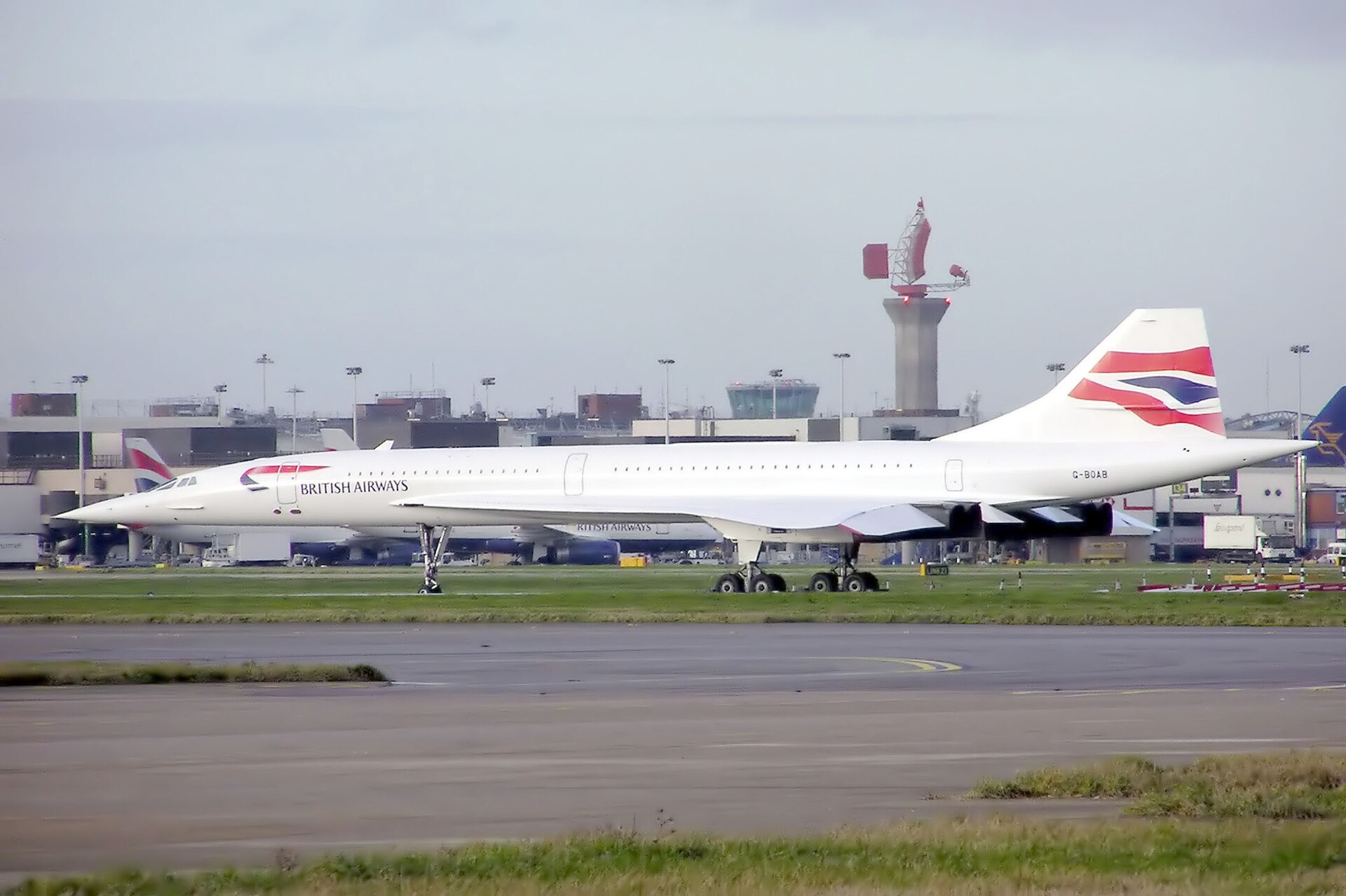 Un Concorde de British Airways estacionado en la pista de Heathrow